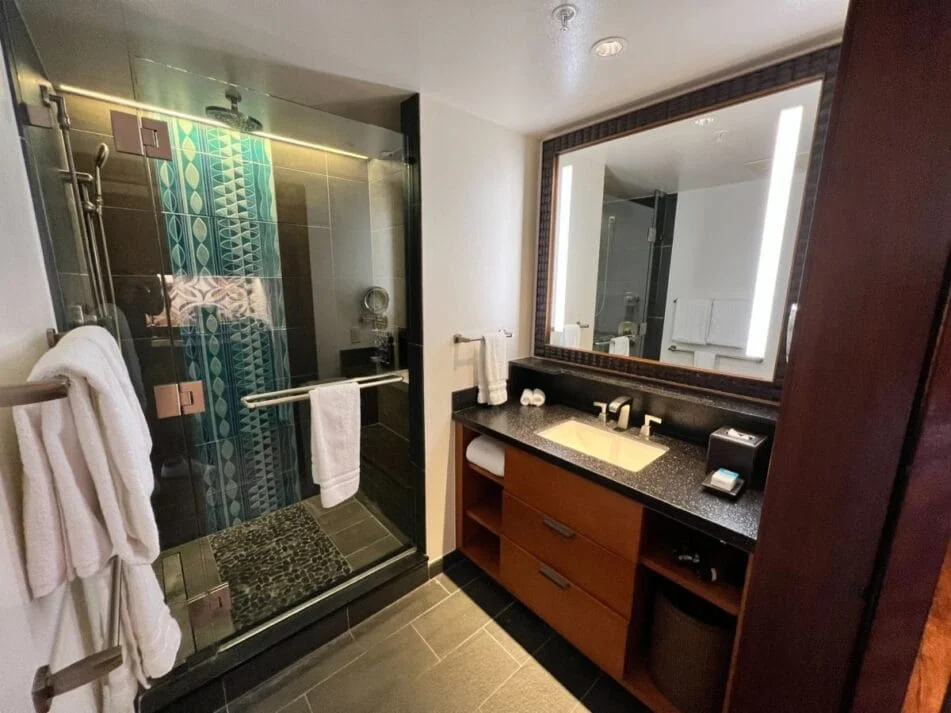 Polynesian Studio - Walk-In Shower